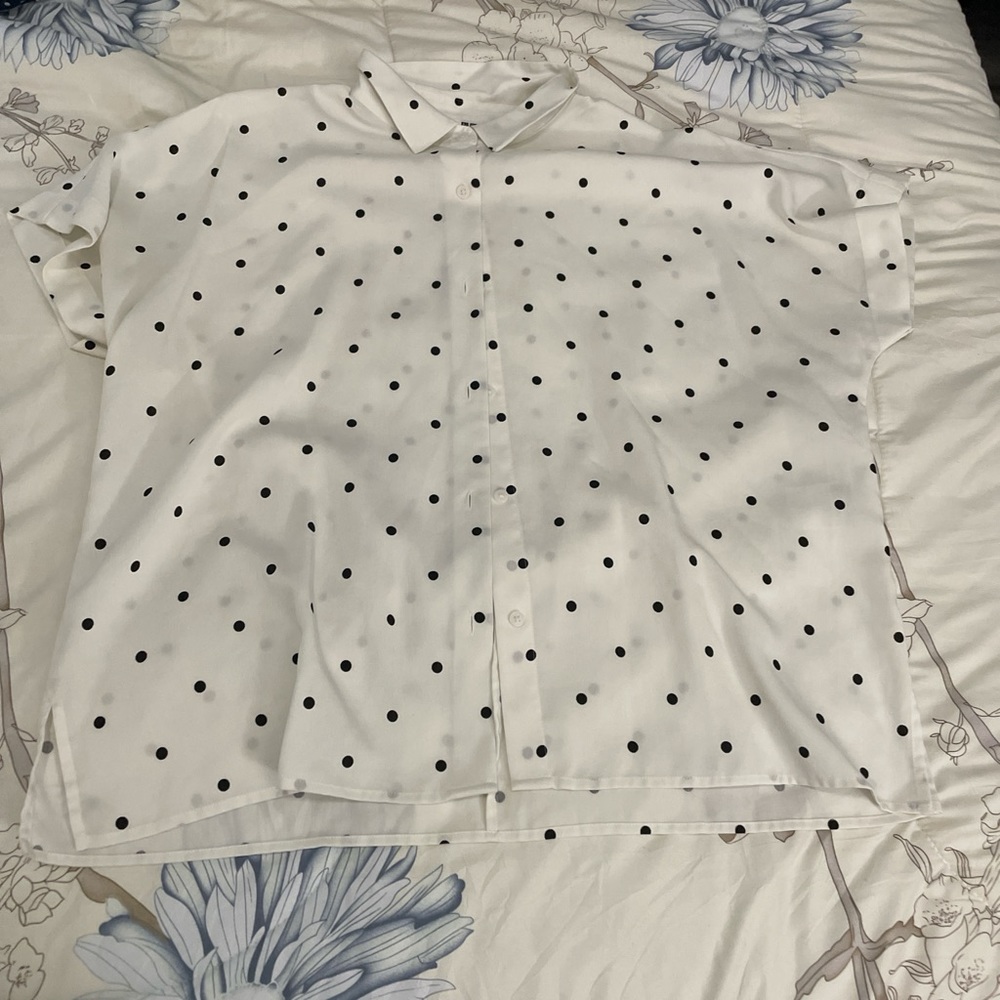 Uniqlo Polk a dot button up